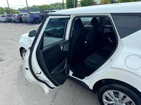 Used 2020 Kia Soul LX image 12