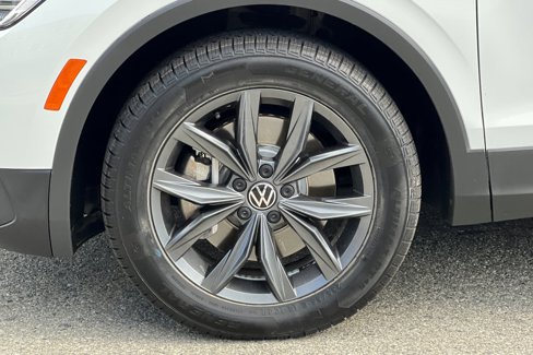 Used 2022 Volkswagen Tiguan SE image 27