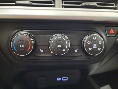 Used 2024 Chevrolet Trax LS w/ LS Convenience Package image 29