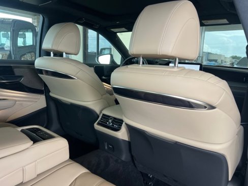 Used 2024 Lexus LS 500 image 31