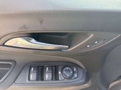 Used 2022 Chevrolet Equinox RS w/ Infotainment Package image 13