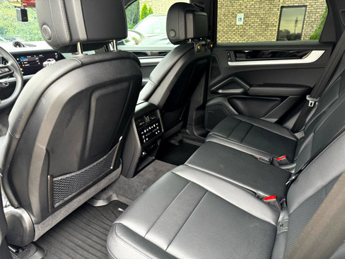 Used 2024 Porsche Cayenne image 16