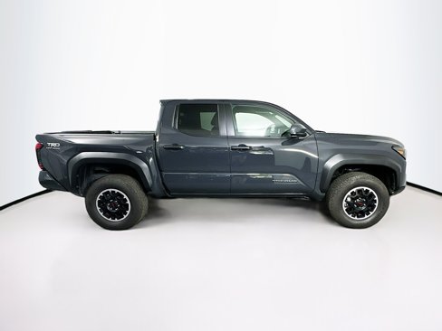 Used 2025 Toyota Tacoma TRD Off-Road image 10