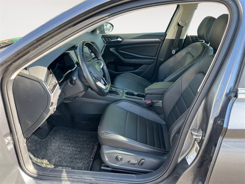 Used 2023 Volkswagen Jetta SE image 9