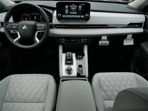 New 2025 Mitsubishi Outlander SEL image 7