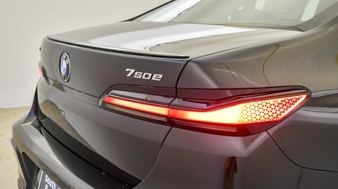 New 2026 BMW 750e xDrive image 13