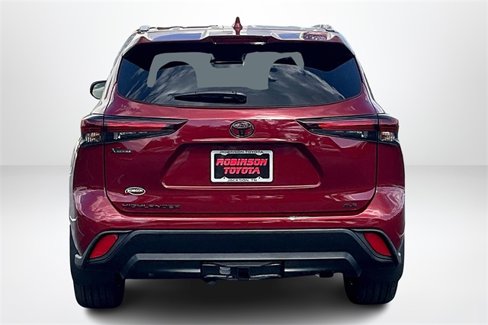 Used 2025 Toyota Highlander XLE image 4
