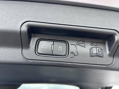 Used 2023 Ford Explorer XLT w/ Equipment Group 202A image 6