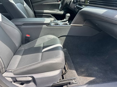 Used 2025 Toyota Camry SE image 13