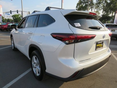 New 2025 Toyota Highlander LE image 8