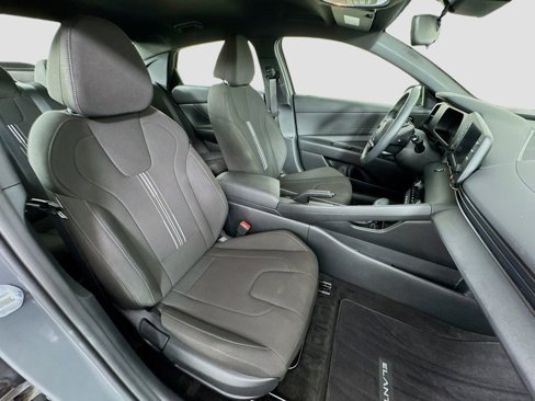Certified 2025 Hyundai Elantra Sport image 27