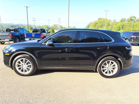 Used 2024 Porsche Cayenne image 2