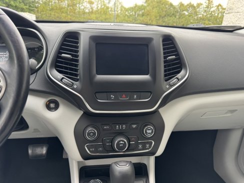 Used 2020 Jeep Cherokee Latitude Lux w/ Quick Order Package 26H Lux image 25