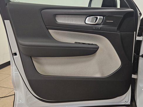 New 2026 Volvo XC40 B5 Ultra w/ Climate Package image 12