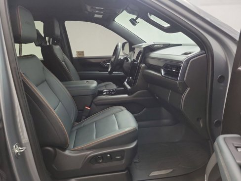 Used 2025 GMC Yukon XL AT4 w/ AT4 Premium Plus Package image 27