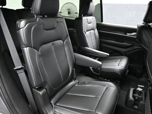 New 2025 Jeep Grand Cherokee L Limited w/ Black Appearance Package image 41