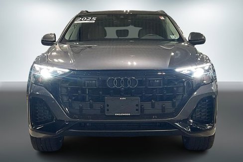 Certified 2025 Audi Q8 Premium image 3