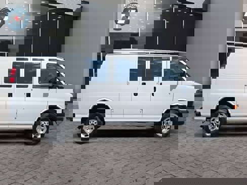 Used 2023 GMC Savana 2500 w/ Driver Convenience Package image 6