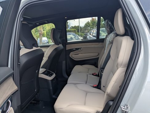 New 2025 Volvo XC90 T8 Plus w/ Protection Package Premier image 15