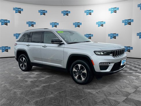 Used 2023 Jeep Grand Cherokee 4WD 4xe image 8