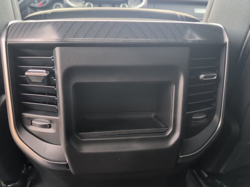 New 2025 RAM 1500 4x4 Crew Cab image 18