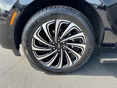 Used 2025 Lincoln Navigator Black Label image 27