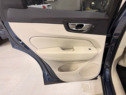 Used 2024 Volvo XC60 B5 Ultimate w/ Protection Package Premier image 19
