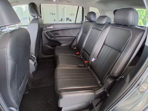 Used 2022 Volkswagen Tiguan SE image 17