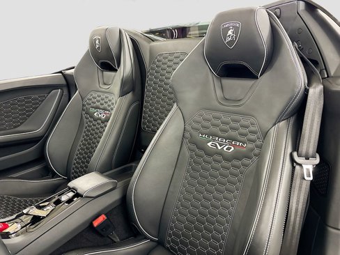 Used 2022 Lamborghini Huracan EVO image 19