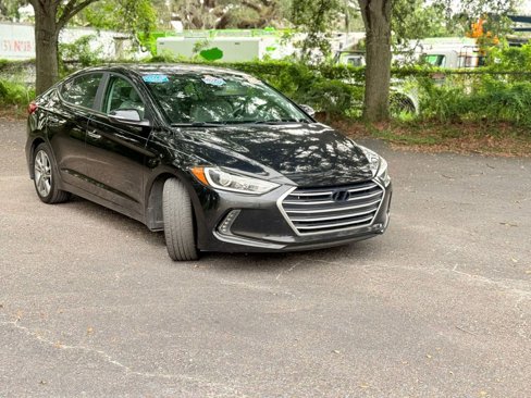 Used 2017 Hyundai Elantra Limited w/ Limited Tech Package 04 image 3