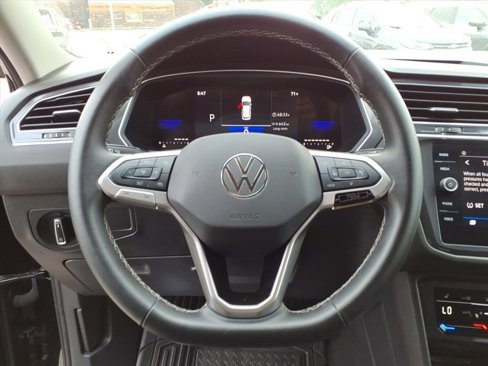 Used 2024 Volkswagen Tiguan SE image 10