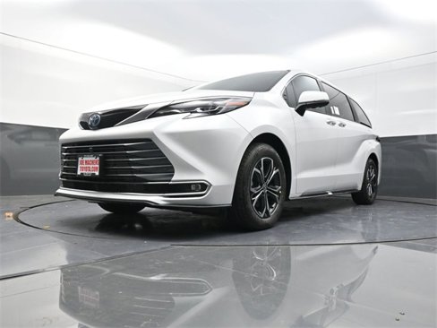 New 2025 Toyota Sienna Platinum image 27