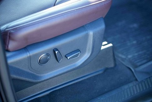Used 2024 Ford Expedition Limited image 23