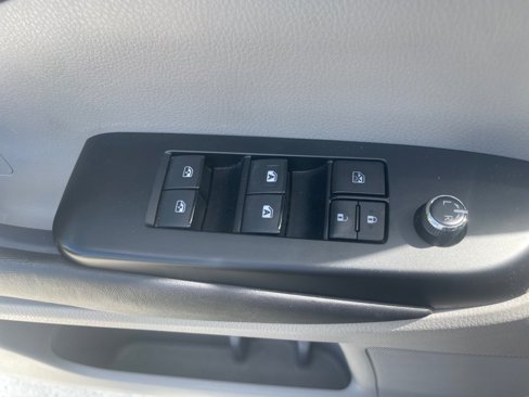 Used 2016 Toyota Highlander XLE image 12