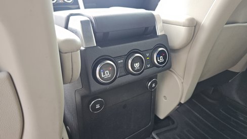Used 2018 Land Rover Discovery HSE image 24