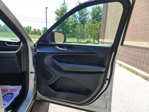 Used 2024 Jeep Grand Cherokee L Altitude image 39