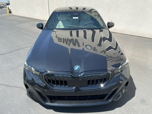 New 2026 BMW 550e xDrive w/ Premium Package image 2