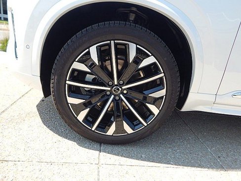 New 2026 Volvo XC90 B6 Plus w/ Protection Package Premier image 12