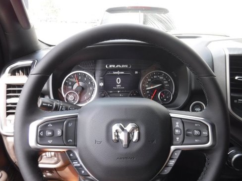 New 2026 RAM 1500 4x4 Crew Cab image 32