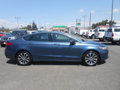 Used 2019 Ford Fusion SE image 2