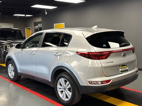 Used 2018 Kia Sportage LX image 4