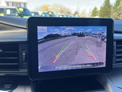 Used 2022 Ford Explorer XLT image 32