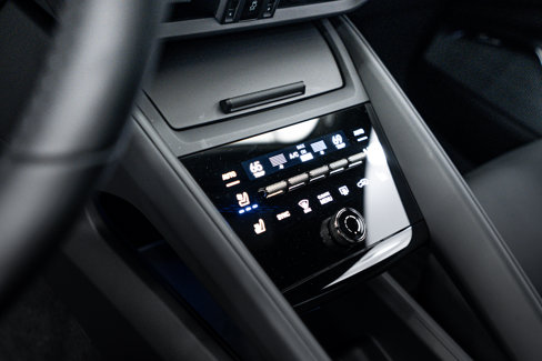 New 2025 Porsche Macan Turbo Electric image 18