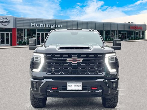 Used 2024 Chevrolet Silverado 2500 ZR2 w/ Technology Package image 2