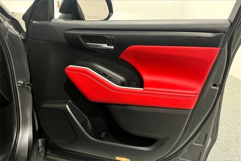 Used 2022 Toyota Highlander XSE image 30