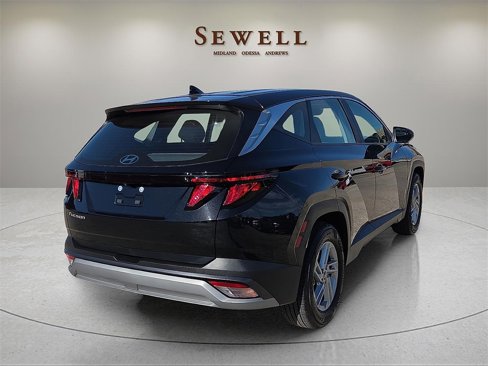 Used 2025 Hyundai Tucson SE image 4