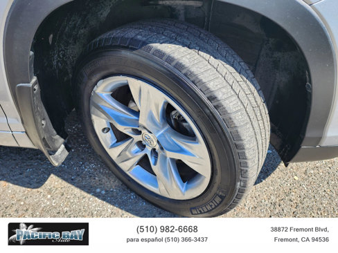 Used 2015 Toyota Highlander Limited Platinum image 29