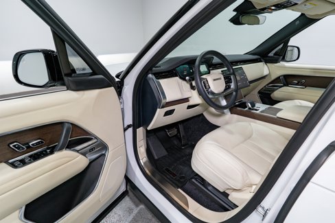 Used 2024 Land Rover Range Rover SE image 12