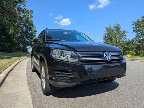 Used 2017 Volkswagen Tiguan Limited w/ Premium Package image 11