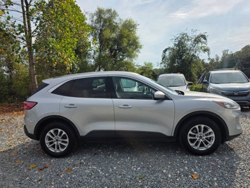 Used 2020 Ford Escape SE image 4